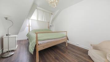 1 dormitorio, tabla de planchar con plancha, cuna de viaje y wifi gratis