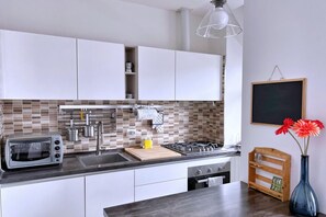 Refrigerador, horno, parrilla de estufa y lavavajillas 