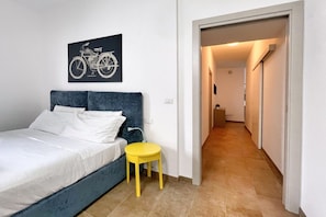 2 bedrooms, desk, iron/ironing board, WiFi