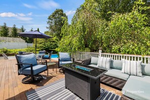 Nice area for relaxing by the pool