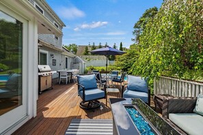 Outdoor dining - Marvelous Mistic: 474-MM Contemporary Cape House with Pool, Walk to Beach and Village (Marstons Mills)