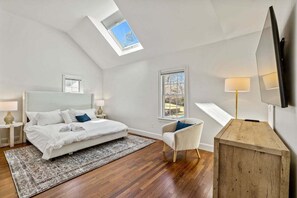 5 bedrooms, desk, iron/ironing board, WiFi