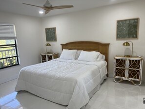 2 chambres, coffres-forts dans les chambres, fer et planche à repasser