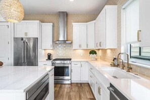 Fridge, microwave, oven, stovetop - Popsicle Toes in Inlet Beach | Private Pool, Bikes & Beach Chairs (Inlet Beach)