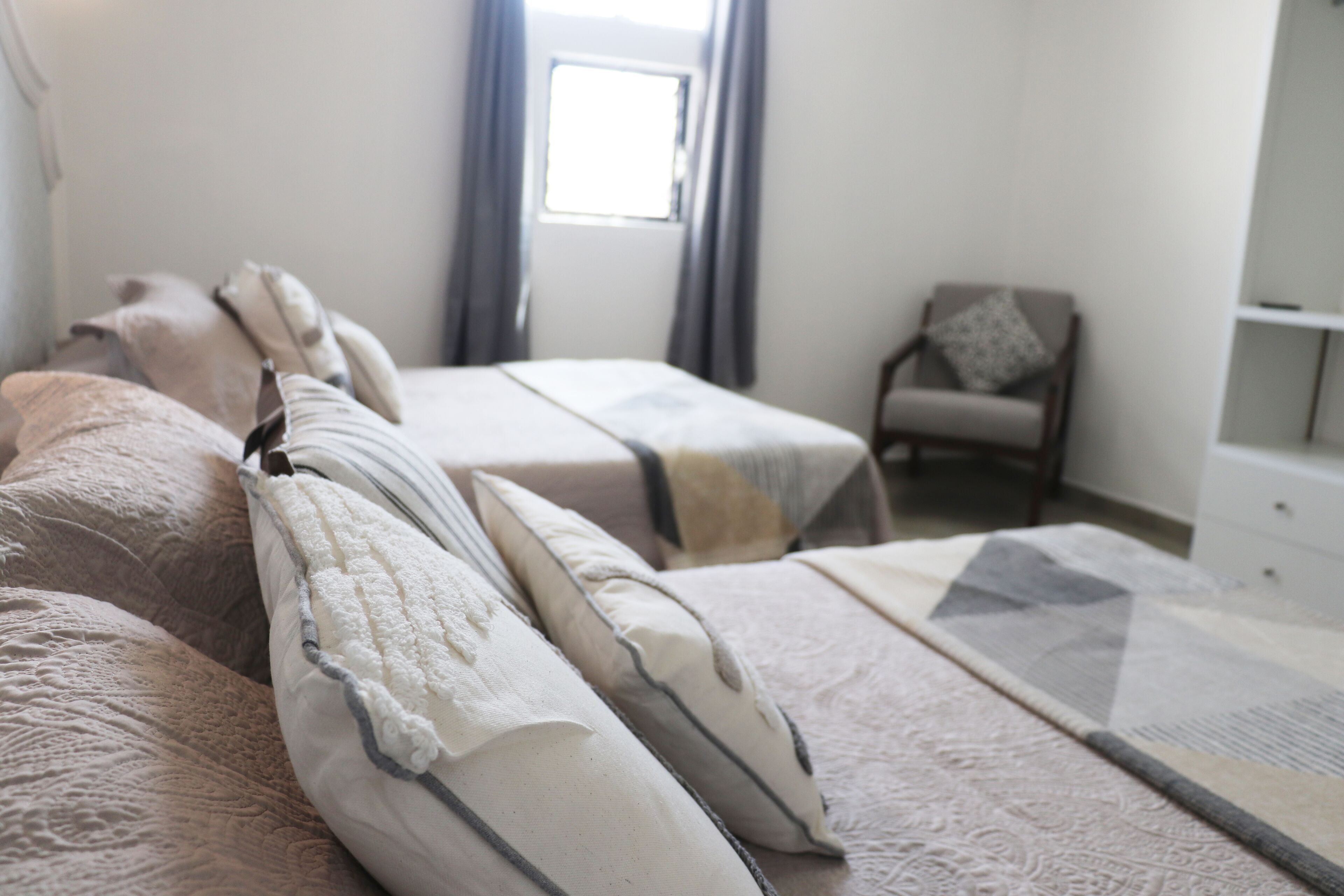 Decoración personalizada, muebles diferentes y wifi gratis 