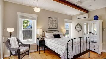1 bedroom, desk, iron/ironing board, WiFi (free)