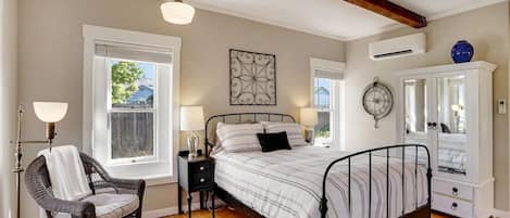 1 bedroom, desk, iron/ironing board, WiFi (free)