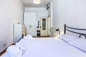 1 chambre, fer et planche à repasser, Wi-Fi, draps fournis