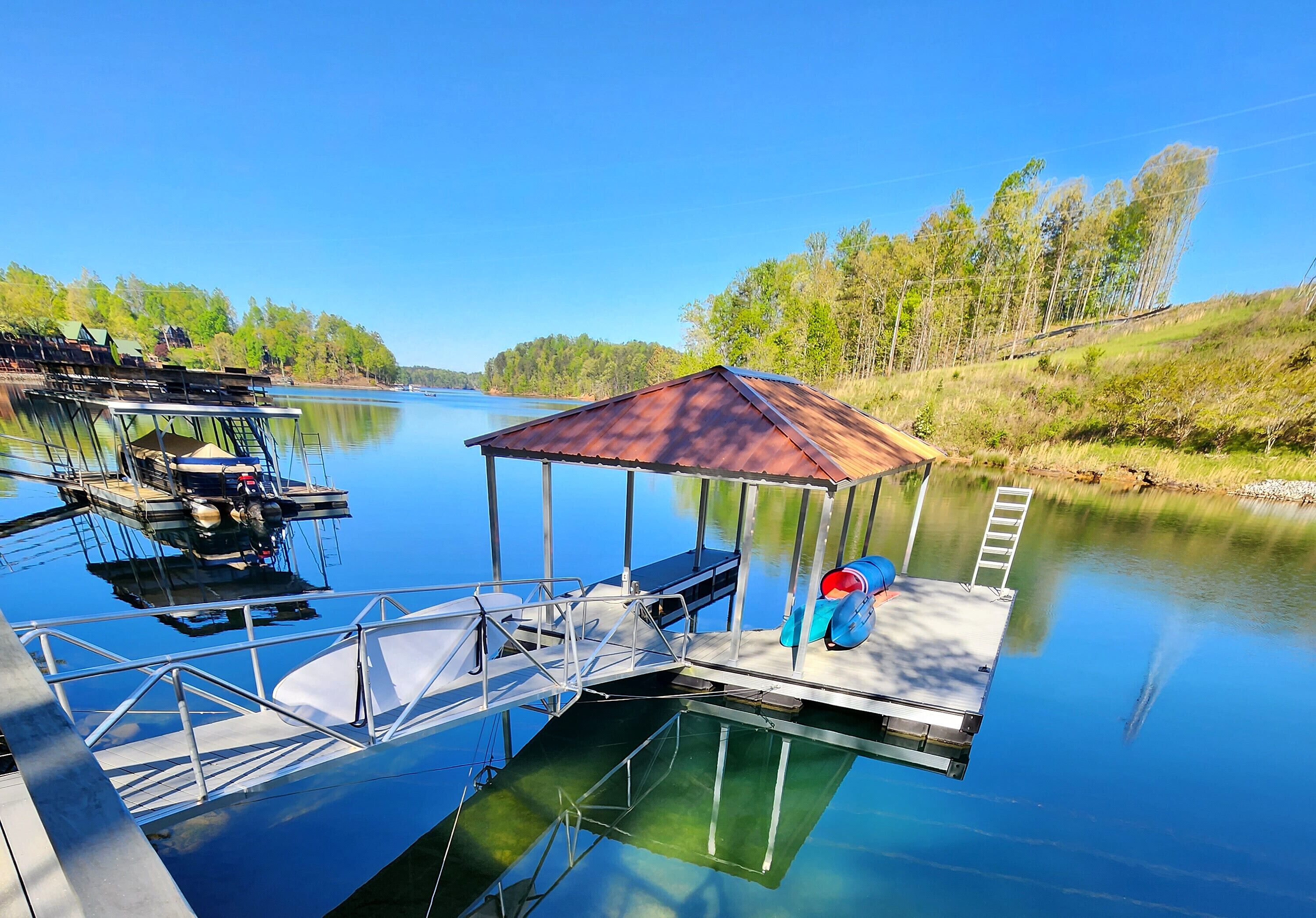 NEW CONSTRUCTION! Lake Keowee Lakefront 4 bedroom/4bath house,  9 mi. to Clemson