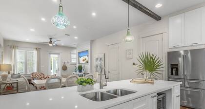 Treetop Retreat • Pool, Beach Access, Bikes + Nature Views | Pura Vida