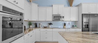 109 Charming Coastal Haven: Heated Pool, Walk to Beach