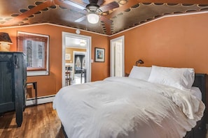 1 bedroom, Internet, bed sheets - Historic Home! Walk anywhere DT! (Glenwood Springs)