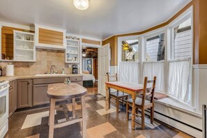 Fridge, microwave, oven, stovetop - Historic Home! Walk anywhere DT! (Glenwood Springs)