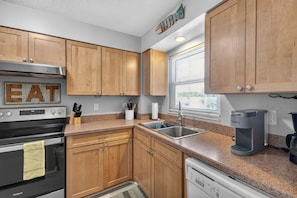 Deluxe Condo | Private kitchen