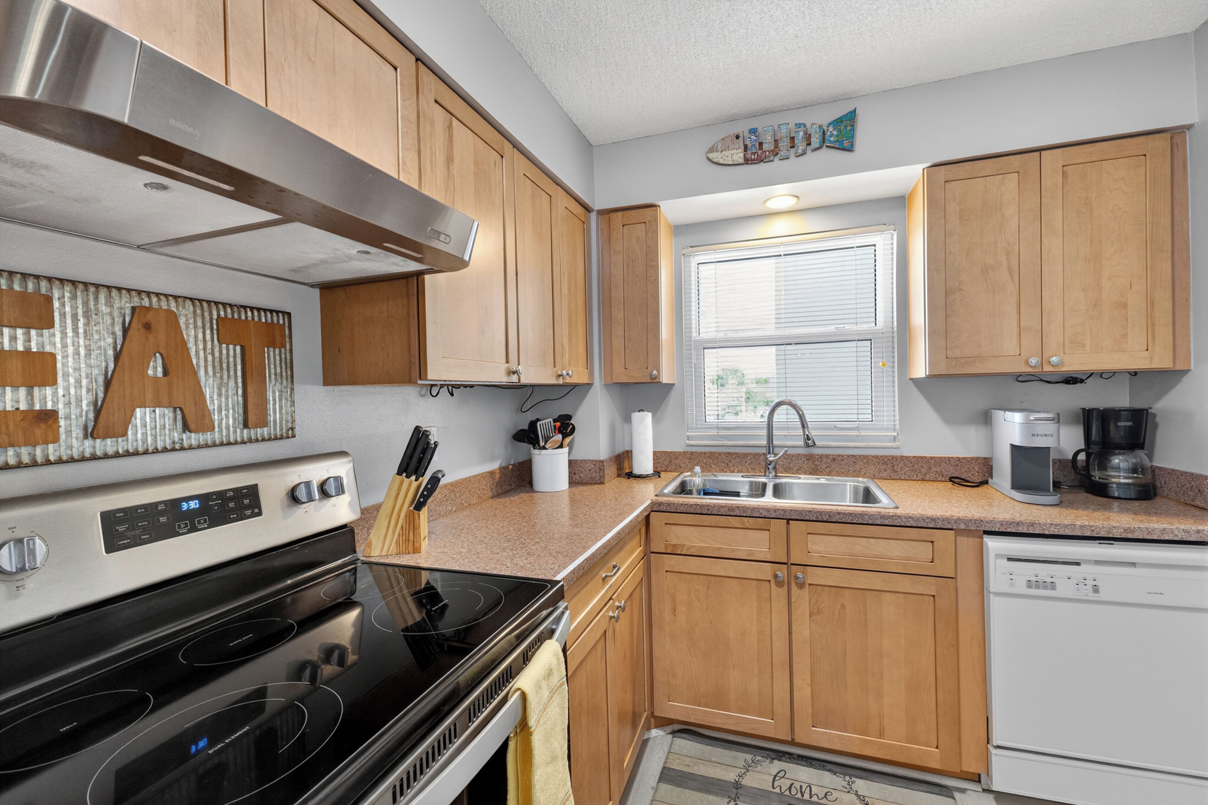 Deluxe Condo | Private kitchen