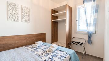 2 bedrooms, iron/ironing board, WiFi, bed sheets