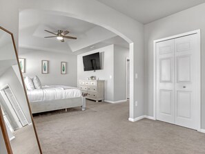 4 Schlafzimmer, Zimmersafe, Schreibtisch, Reisekinderbett