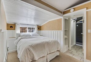 1 slaapkamer, een strijkplank/strijkijzer, reisbedje, internet