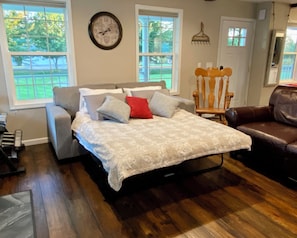 4 bedrooms, desk, iron/ironing board, free WiFi