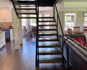 Smart TV, fireplace - Charming Wine lovers Farm House with heated Pool & Hot tub!! (Walla Walla)