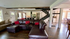 Smart TV, fireplace - Charming Wine lovers Farm House with heated Pool & Hot tub!! (Walla Walla)