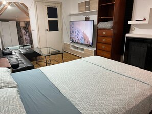 Basic-studiolejlighed - 1 queensize-seng | Individuel indretning, skrivebord, gratis Wi-Fi