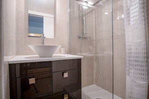 シャワー、タオル