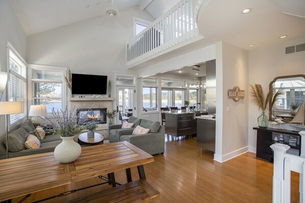 Smart TV, fireplace, DVD player, ping pong