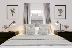 4 bedrooms, iron/ironing board, WiFi, bed sheets