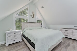 3 bedrooms, internet, bed sheets - 5260-Shenanigan's, 3BR Soundfront Home | Gated Community Pool (Kill Devil Hills)