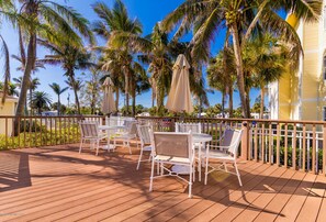 Outdoor dining - Precious Condo, 3 Blocks to Beach.. Happy Place! (Indialantic)