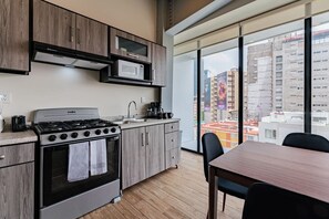 Fridge, microwave, stovetop, dishwasher