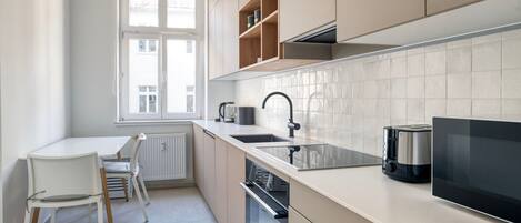 Frigorifero, microonde, forno, lavastoviglie