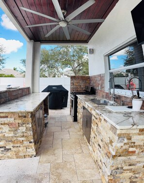 Fridge, microwave, oven, stovetop - Luxury Home W/ Pool Spa & Pool Heated Near IMG & Beach (Bradenton)