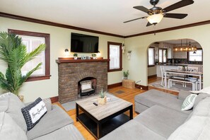 Smart TV, fireplace