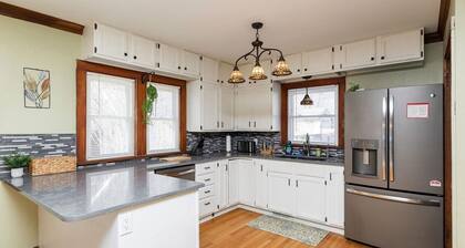 Charming Beaverdale 4BR/2BA in central DSM - Safe & Cozy