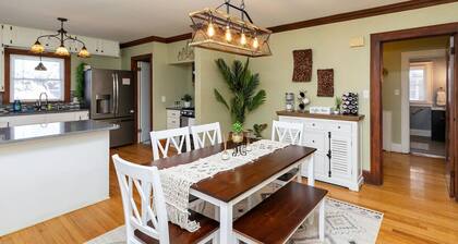 Charming Beaverdale 4BR/2BA in central DSM - Safe & Cozy