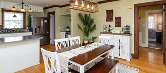 Charming Beaverdale 4BR/2BA in central DSM - Safe & Cozy