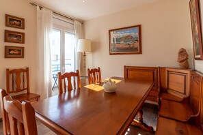 Dining - Port de Llançà 34 - Apartment with sea views (Llança)