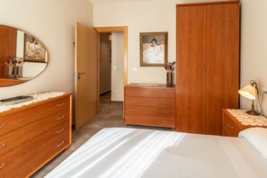 3 Schlafzimmer, Bügeleisen/Bügelbrett, Bettwäsche