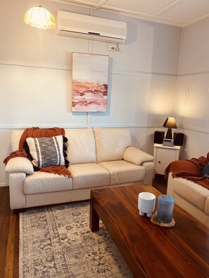 Smart TV, reproductor de DVD y libros