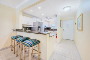 Coffee/tea maker, ice maker