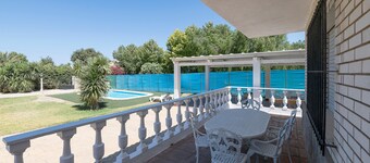 FUENTES DEL COLORAO - Charming house with elevated pool and free WiFi