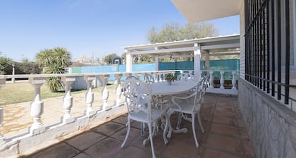 FUENTES DEL COLORAO - Charming house with elevated pool and free WiFi