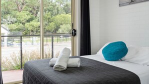 In-room safe, iron/ironing board, free WiFi, bed sheets - Haven Holiday Resort Sussex Inlet (Sussex Inlet)