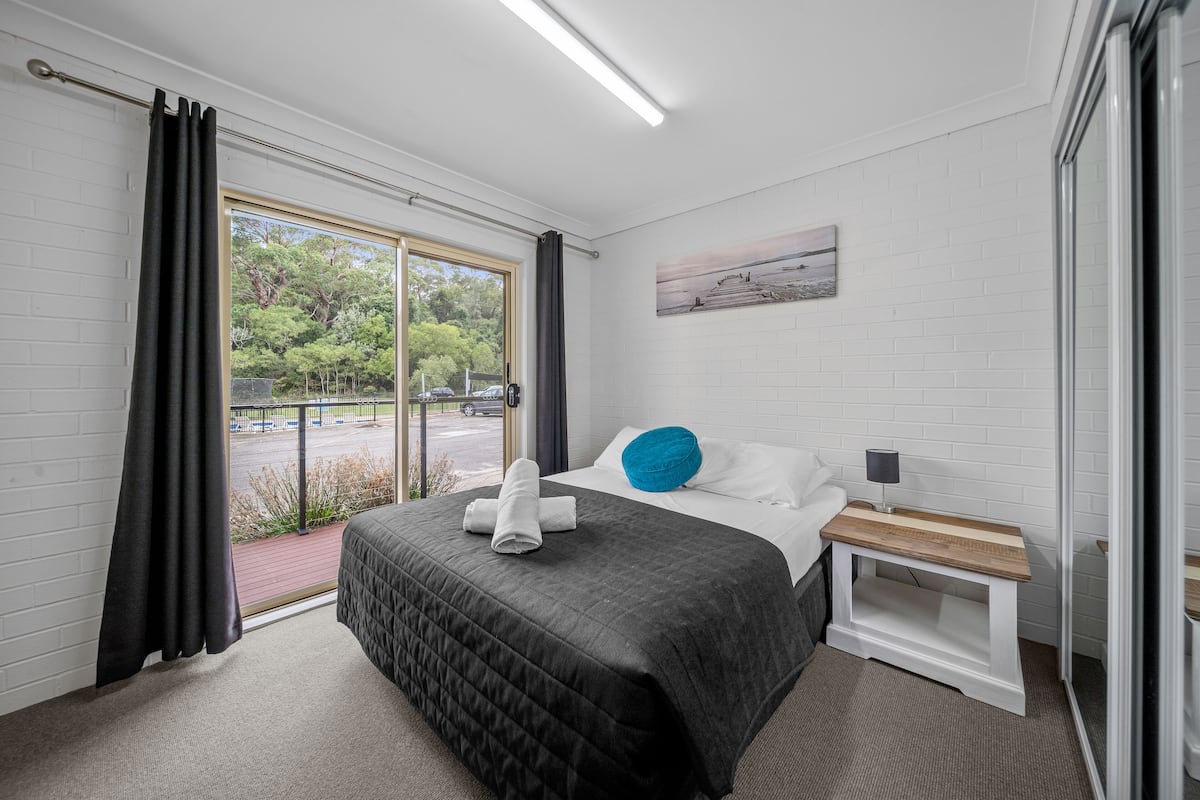 2 bedrooms, in-room safe, iron/ironing board, free WiFi
