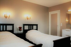 3 bedrooms, iron/ironing board, free WiFi