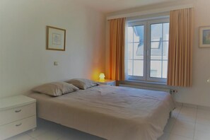 3 bedrooms, iron/ironing board, free WiFi