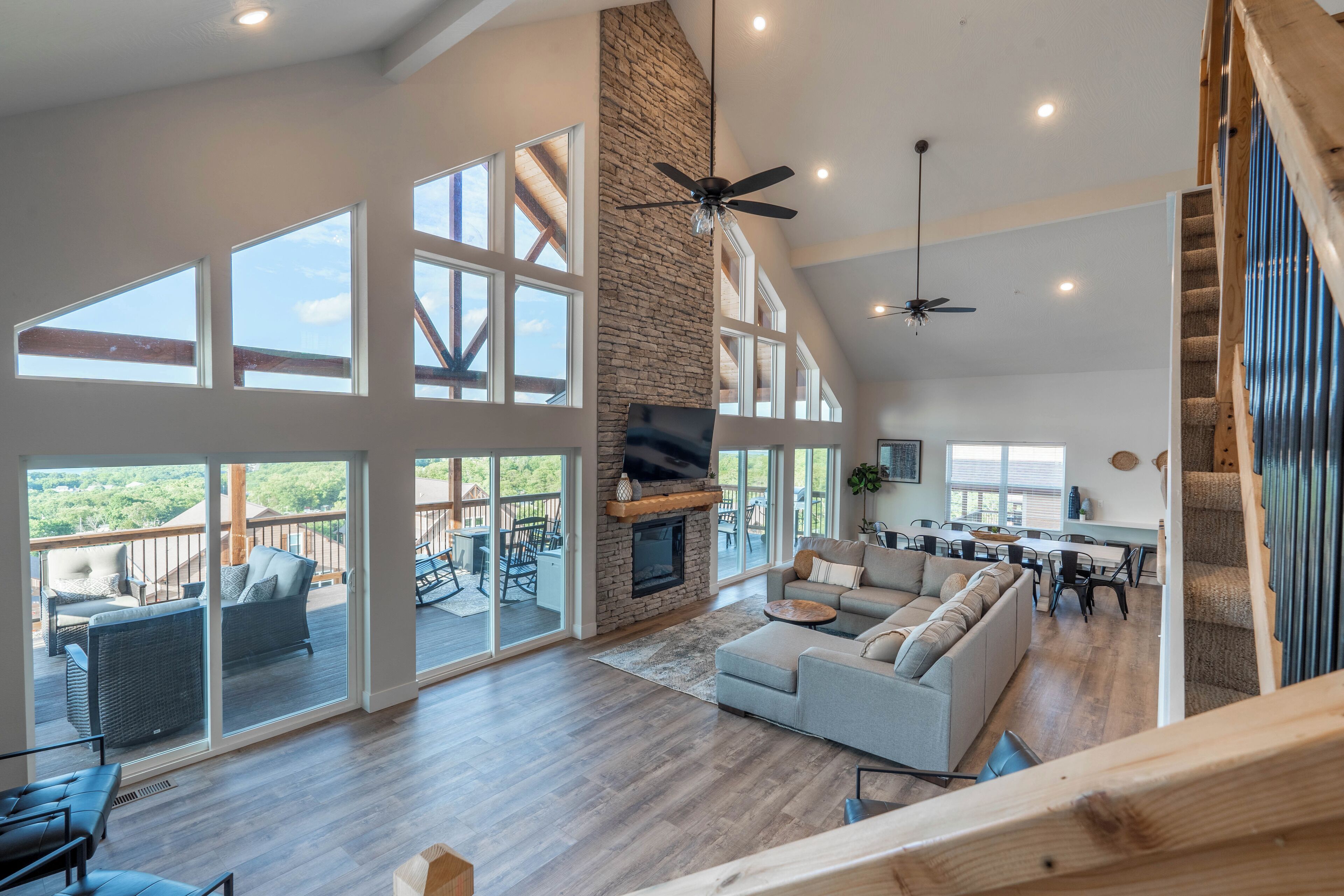 智能电视、壁炉、桌上足球、乒乓球