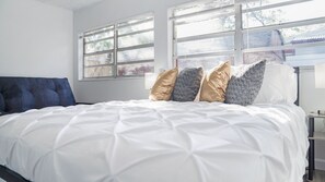 4 chambres, fer et planche à repasser, Wi-Fi, literie fournie